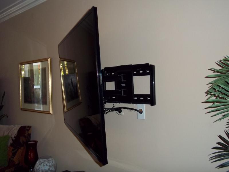 TV ON WALL INSTALLATION & WIRE CONCEAL